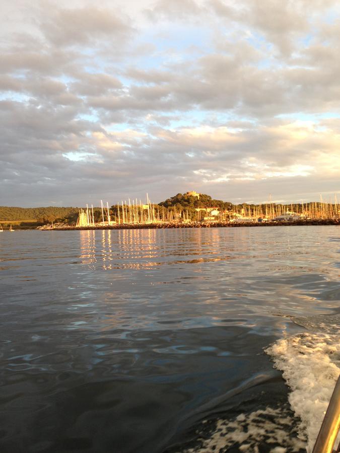 Hotel Le Porquerollais ปอร์เกรอล ภายนอก รูปภาพ